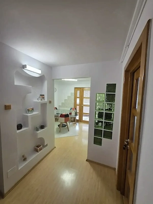 Apartament elegant, 3 camere, decomandat, etaj 2 4, str. Cuza Vodă