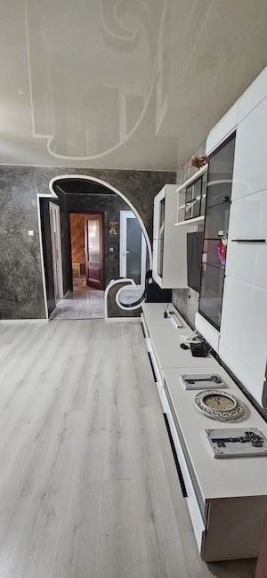 Proprietar-Vand ap 3 camere,stradal.Pret 79990 Euro - imagine 2