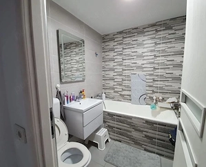 in 0RADEA dau in chirie apartamentul personal cu 2 camere