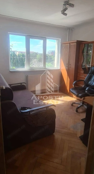 Apartament cu 3 camere, decomandat, etajul 2 , centrala proprie - imagine 4