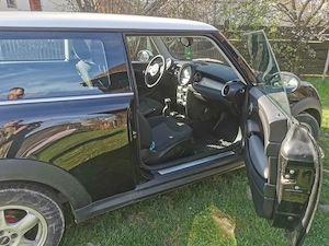 Doua autoturisme Mini  - imagine 8