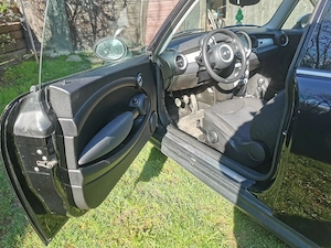 Doua autoturisme Mini  - imagine 6
