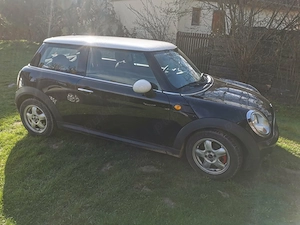 Doua autoturisme Mini  - imagine 9