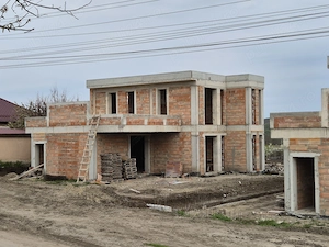 Construim case la roșu si la cheie!!!