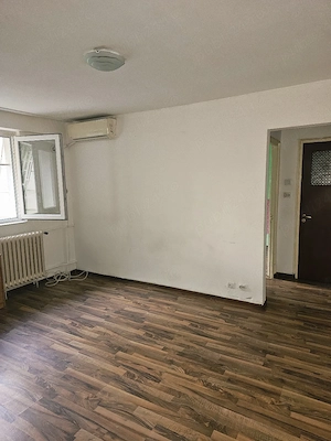 Închiriez apartament NEMOBILAT  - imagine 2