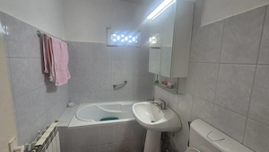 Apartament 3 Camere Micro 16 - Etaj 3, Centrală Proprie & Izolat - imagine 9