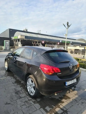 Opel Astra J 1.4 benzina 6+1 trepte 2012 - imagine 4