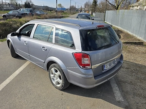 Opel Astra H 1.9 6 Trepte - imagine 2