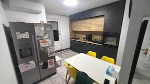 Apartament cu 3 camere, 2 băi, decomandat, etaj 2 din 4