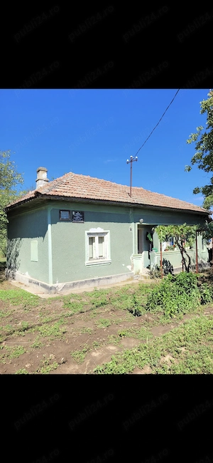 Vând casă batranească