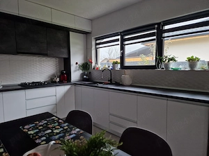 Casa moderna de vanzare, Isalnita,90MP util + 30MP doua terase,curte spatioasa, panouri fotovoltaice - imagine 8
