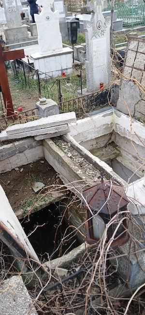Loc de veci cimitir Roboaica - imagine 4