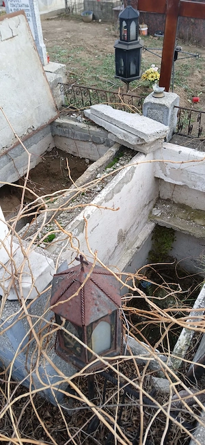 Loc de veci cimitir Roboaica - imagine 2