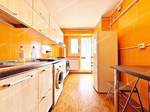 Apartament cu 2 camere decomandat, in zona Port, 3 balcoane! - imagine 5