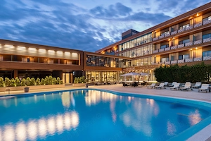 Angajam camerista Sky Blue Resort