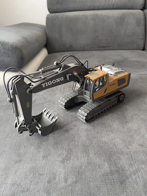 Excavator Yigong de jucarie nou