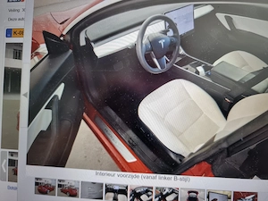 Testa model 3 ,model deosebit,roșu,tapițerie alba - imagine 3
