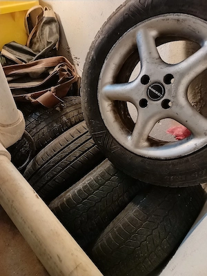 vănd cauciucuri de vara cu4 gauri 195/65/15 cu jenti aluminiu stare foarte bună, preț convenabil 