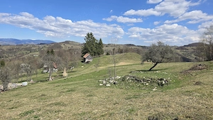 Teren la munte intravilan cu casa batraneasca in Apuseni la granita judetelor Alba, Hunedoara, Bihor