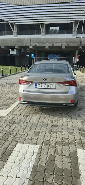 Lexus is300h  - imagine 4