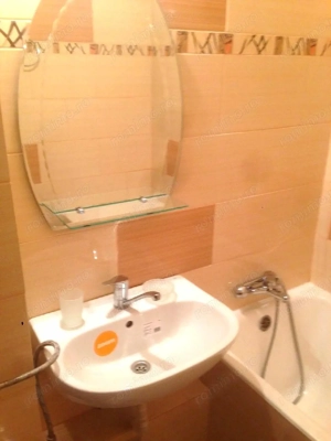 De închiriat – Apartament 2 Camere, Bloc Anvelopat, Aproape de METROU și STB - imagine 7