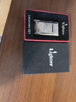 Brichetă HONEST Premium - Ediție Smoking Set, Antivânt, în cutie cadou
