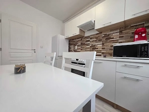 Apartament 1 Camera  Decomandat Etaj 1 Totul Nou Centrala Proprie Zona Giroc Calea Urseni  - imagine 7