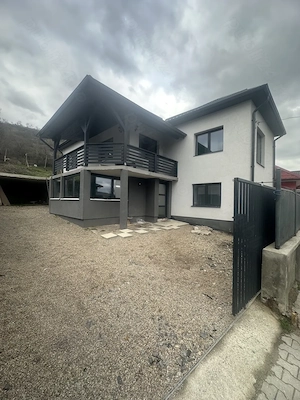 Casa de inchiriat cu 5 camere Baciu
