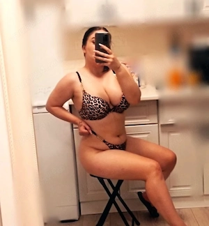 Alina Minionă Sexy  - imagine 1