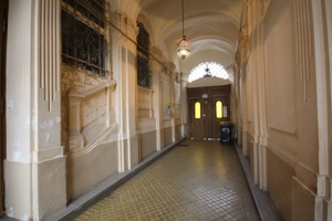 APARTAMENT DEOSEBIT IN ZONA CENTRALA - imagine 9