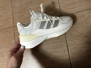 Adidas Avryn_x  350 lei 