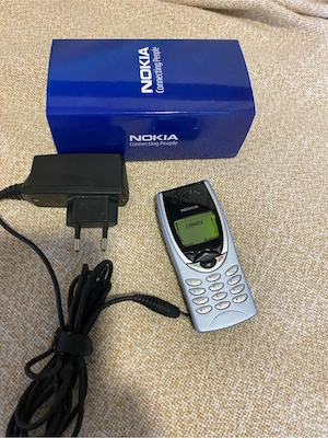 nokia 8210 nou in cutie
