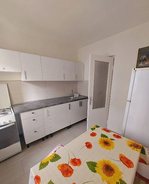 Închiriez apartament