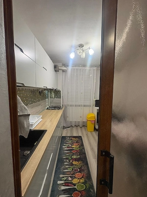 Vand apartament 3 camere semidecomandat .
