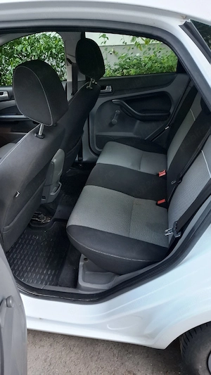 Ford Focus 2 Facelift Benzina 1.6 - imagine 8