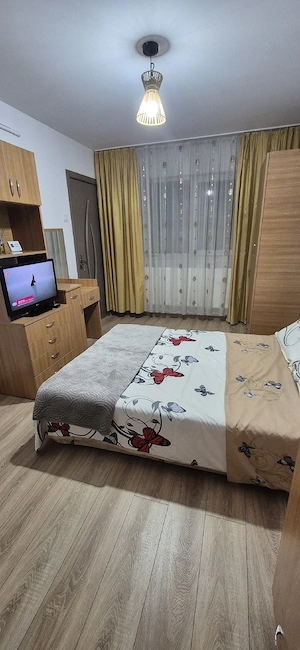 Închiriez garsoniera