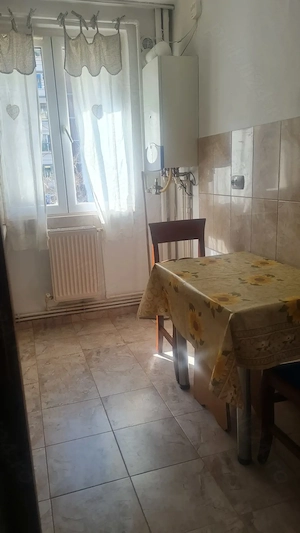 Inchiriez ap.2 camere ultracentral mobilat pe termen lung. - imagine 4