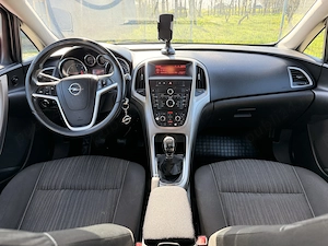 Opel Astra J Hatchback 1.7 CDTI 2010 - imagine 5