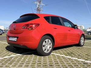 Opel Astra J Hatchback 1.7 CDTI 2010 - imagine 3