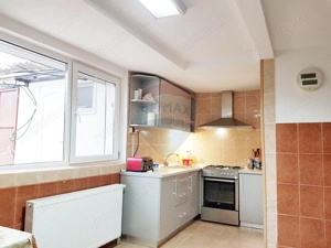 Casă / Vilă cu 6 camere de vânzare - imagine 16