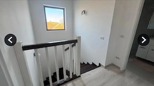 Proprietar ofer spre vanzare jumate de duplex cu 5 camere în SĂCĂLAZ 