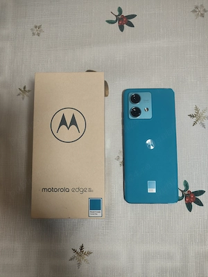 Vând schimb Motorola edge 40 neo impecabil la cutie cu toate accesoriile 
