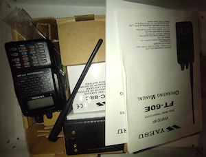 Yaesu FT60 Statie RxTx - imagine 3