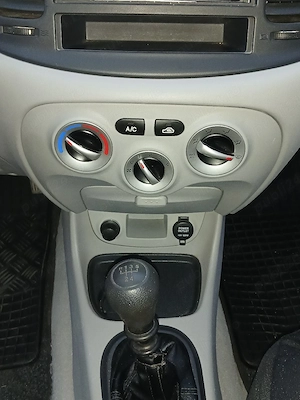 Vând Hyundai Accent 73000 Km  - imagine 6