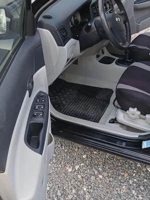 Vând Hyundai Accent 73000 Km  - imagine 7