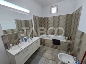 Casa de vanzare zona Negoiu 4 camere 208 mp utili si curte 550 mp - imagine 12