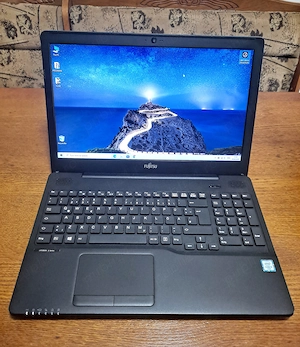 Vand laptop Fujitsu LifeBook A556--Procesor i5-6200U--8 GB RAM ( DDR4 )--SSD 120 GB
