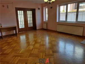 Vila de vanzare pretabila pentru rezidenta birouri gradinita - imagine 3