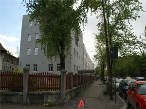Cladire de birouri de vanzare