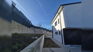 Case cu arhitectura nordica, panouri fotovoltaice, central Dezmir - imagine 3